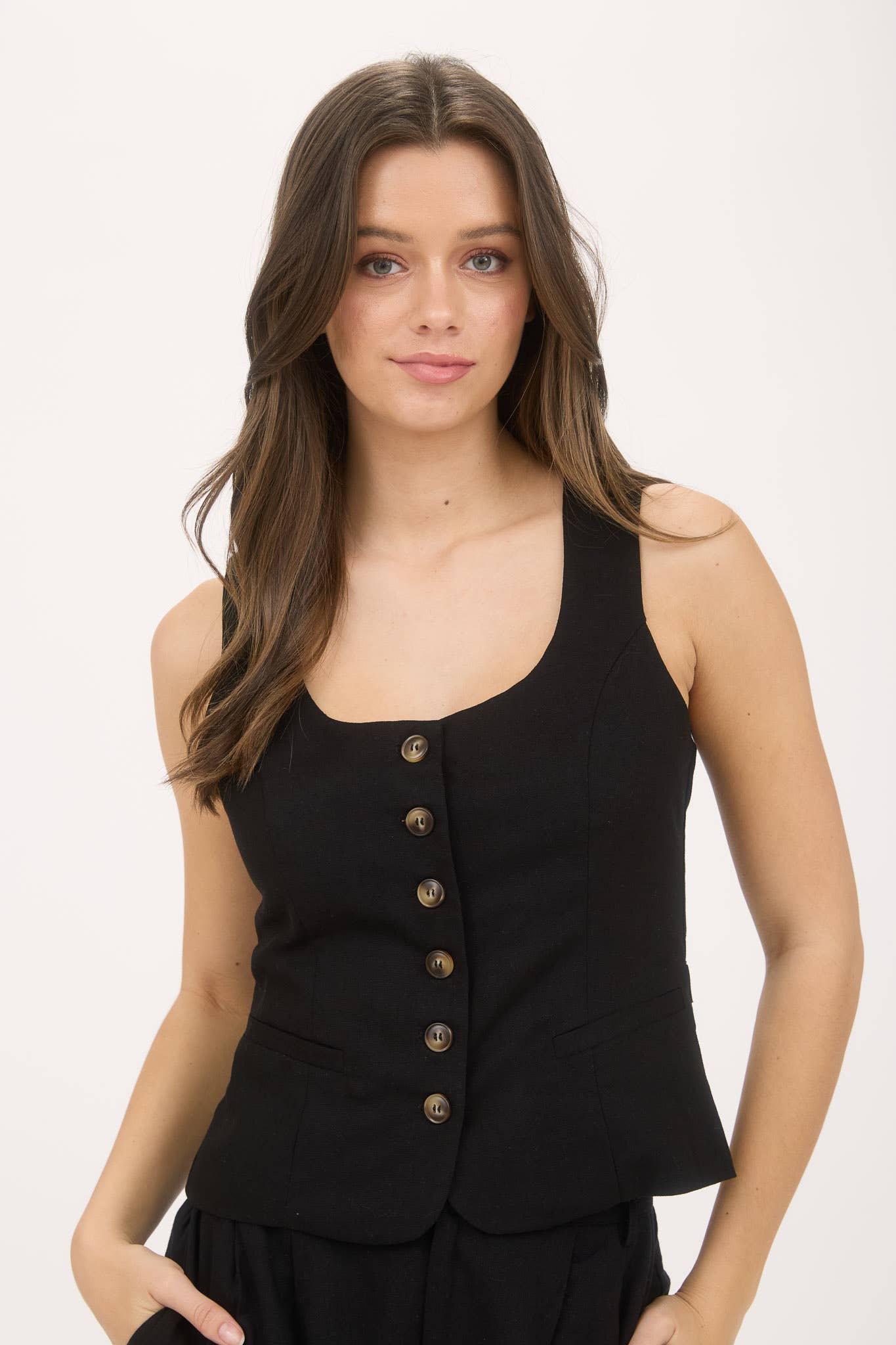 SCOOP NECK BUTTON DOWN SLEEVELESS LINEN TOP