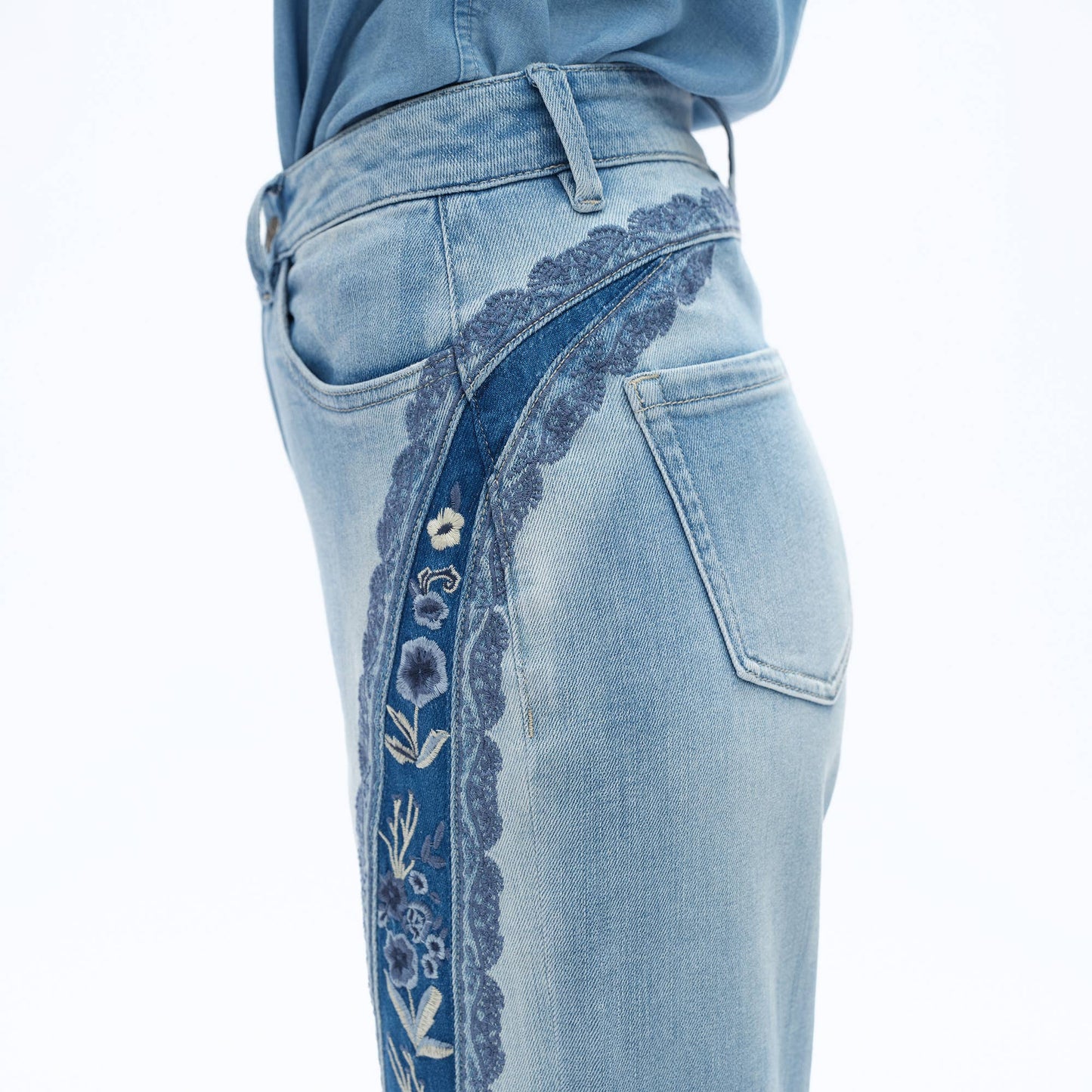 SUPER HIGH RISE WIDE LEG JEANS WITH RAW HEM