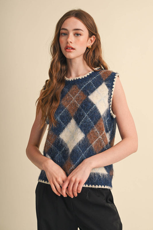 ARGYLE SWEATER VEST WITH CONTRAST TRIANGLE STITCH
