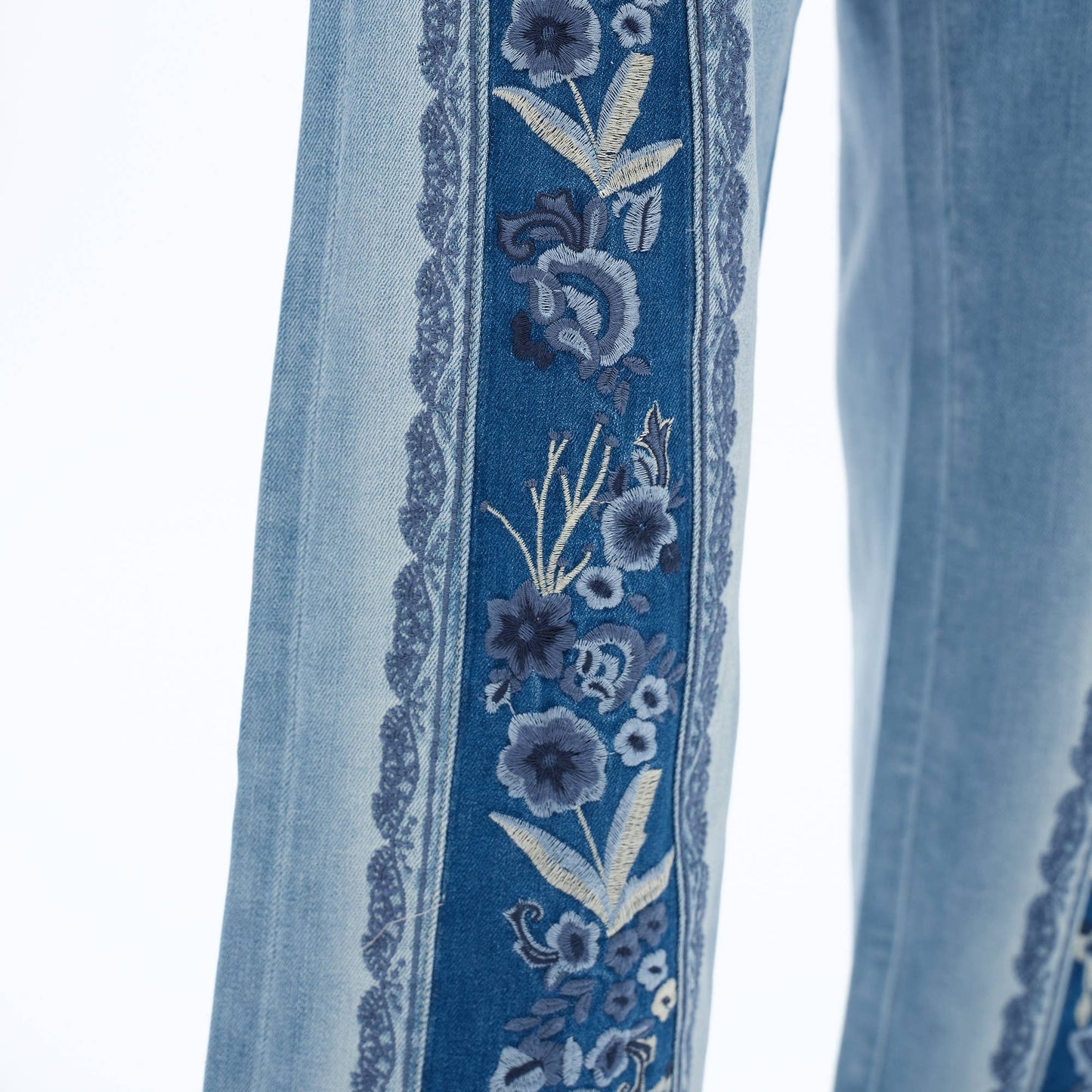 SUPER HIGH RISE WIDE LEG JEANS WITH RAW HEM