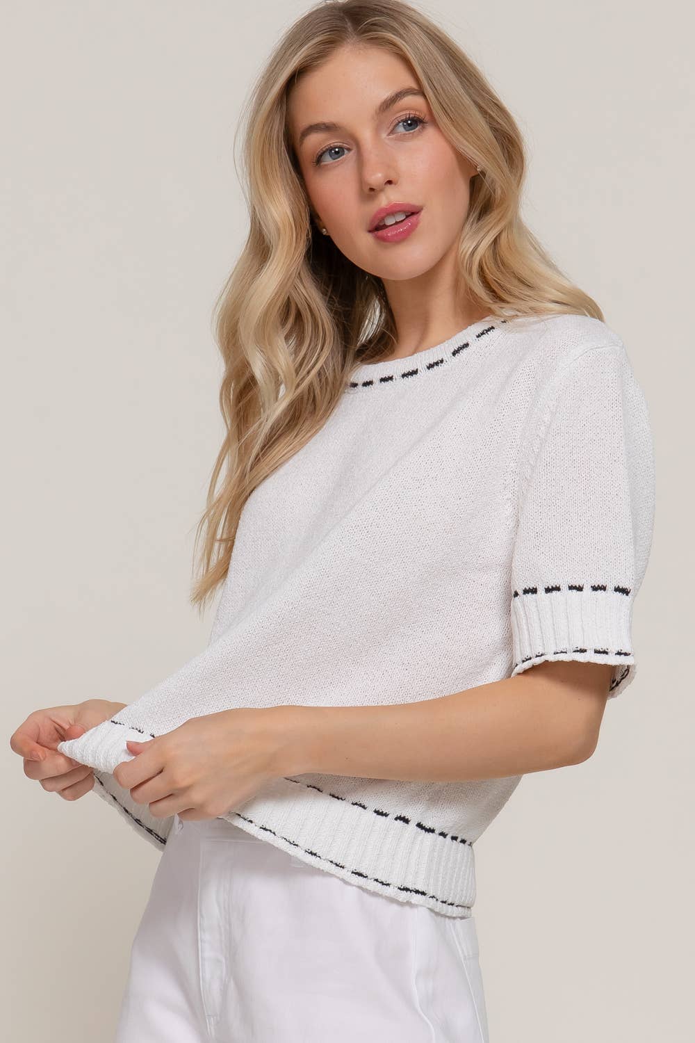 Short Sleeve Round Neck Sweater with Contrast Color Stitch