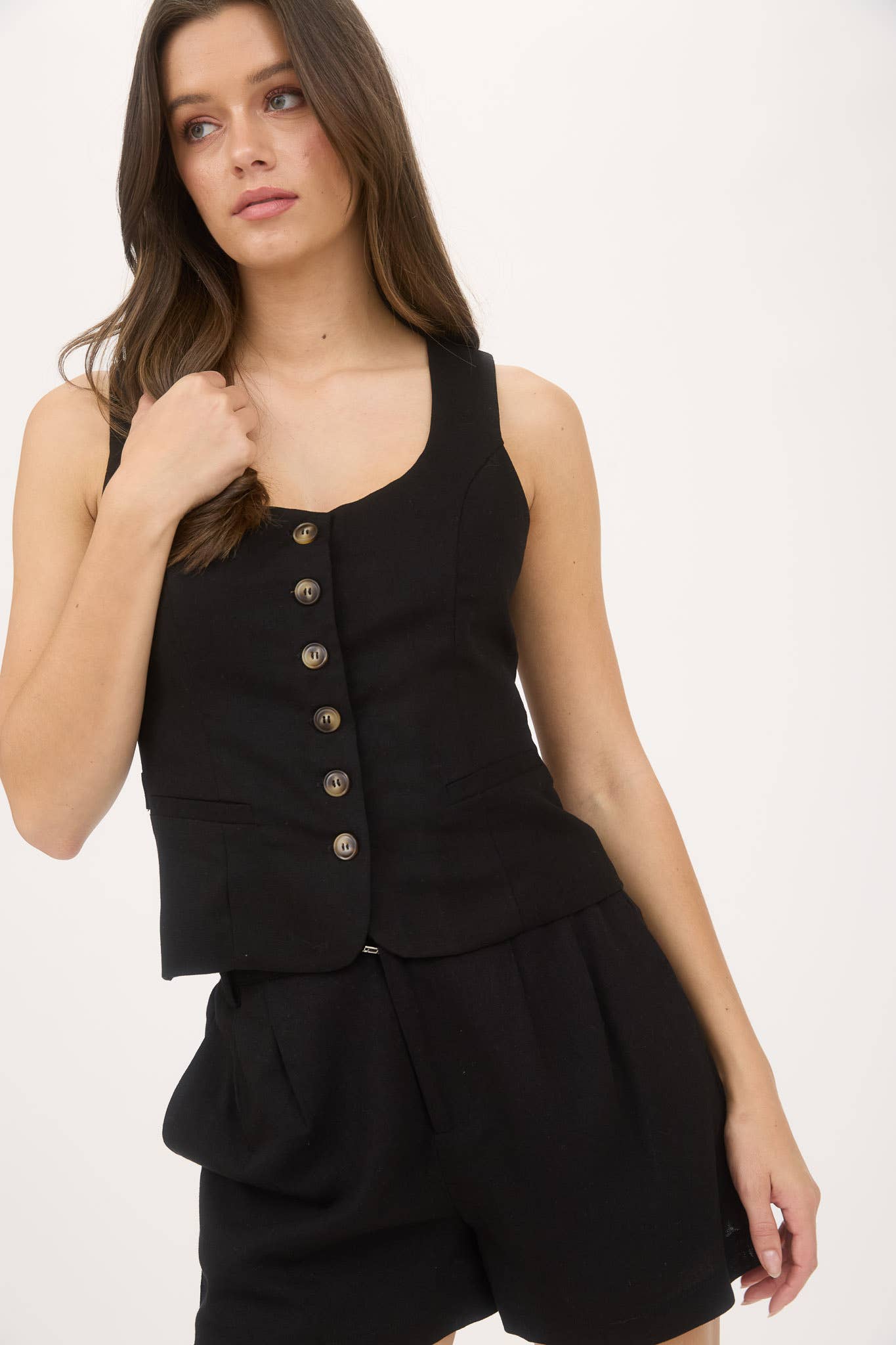 SCOOP NECK BUTTON DOWN SLEEVELESS LINEN TOP