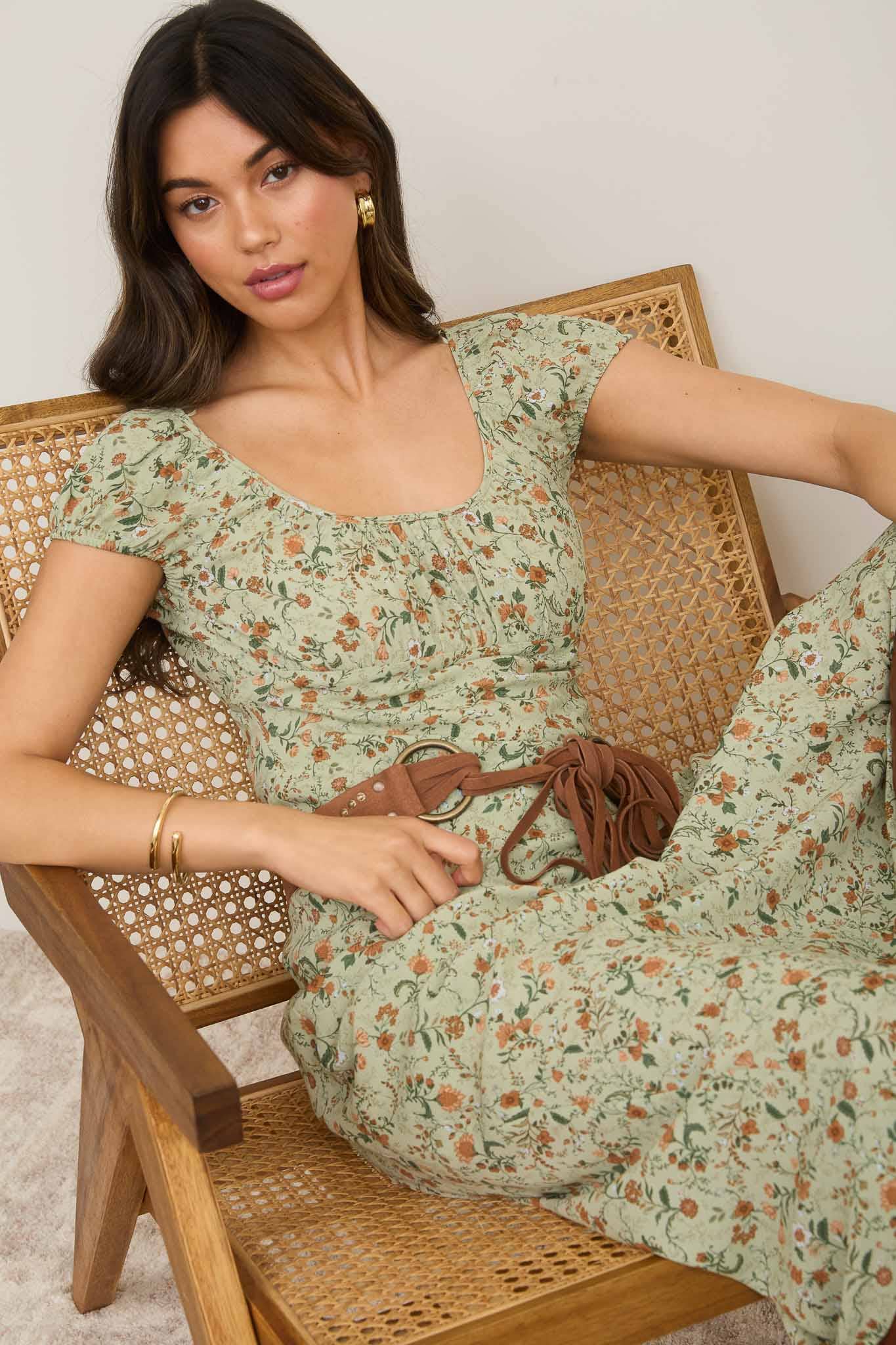 FLORAL SCOOP NECK RUCHED SHORT SLEEVE MIDI DRESS