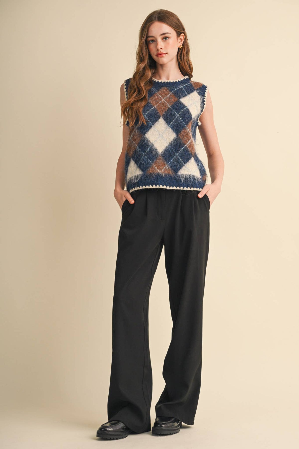 ARGYLE SWEATER VEST WITH CONTRAST TRIANGLE STITCH