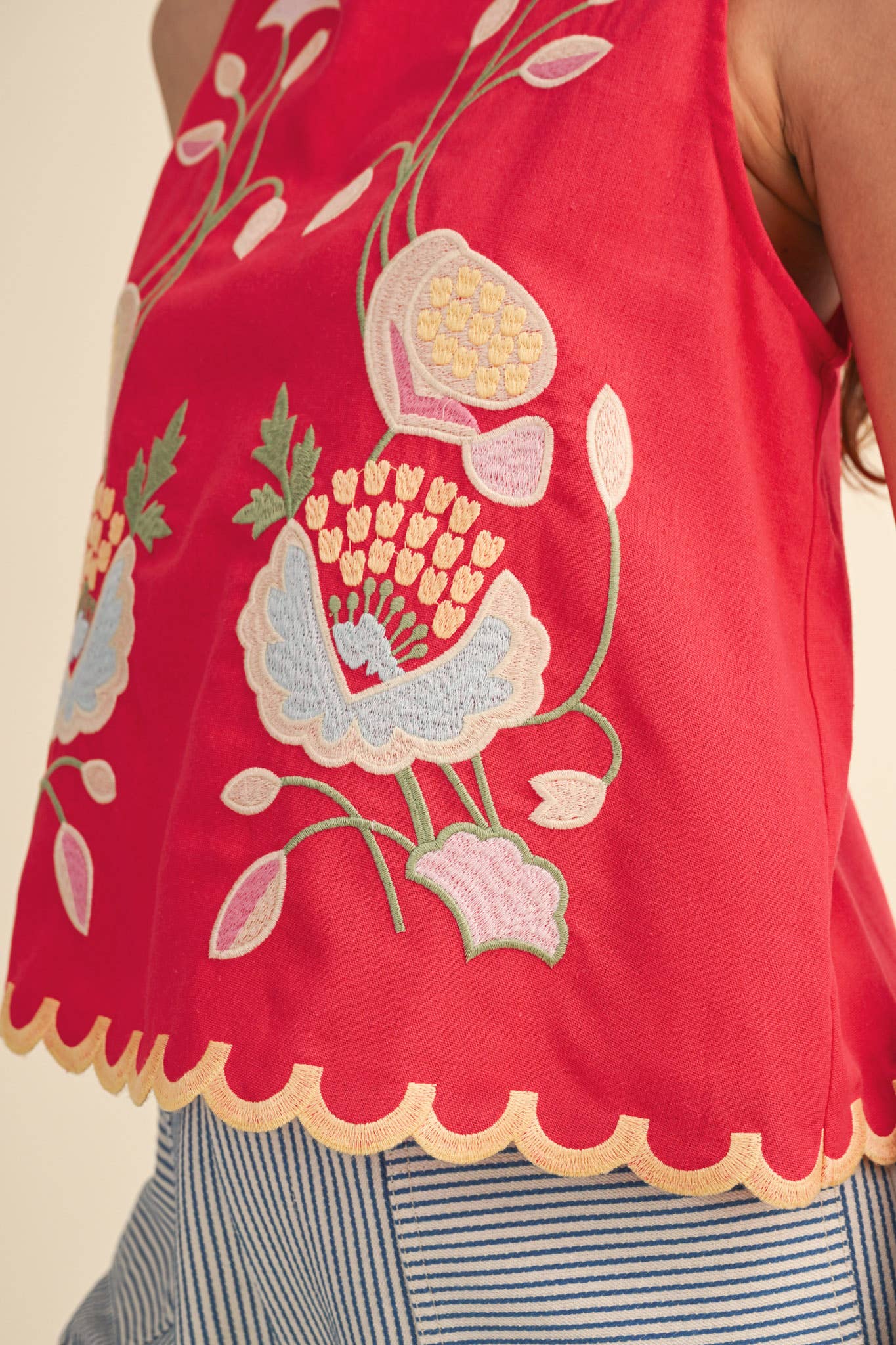 FLORAL EMBROIDERY SCALLOPED TANK MTP4915