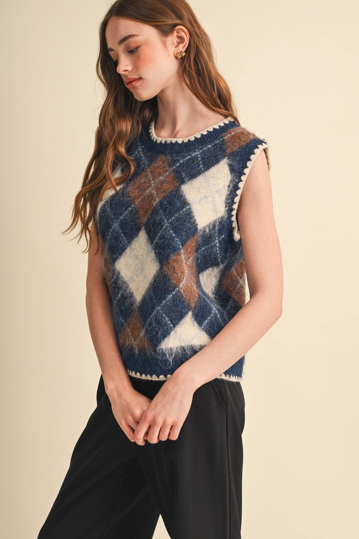 ARGYLE SWEATER VEST WITH CONTRAST TRIANGLE STITCH