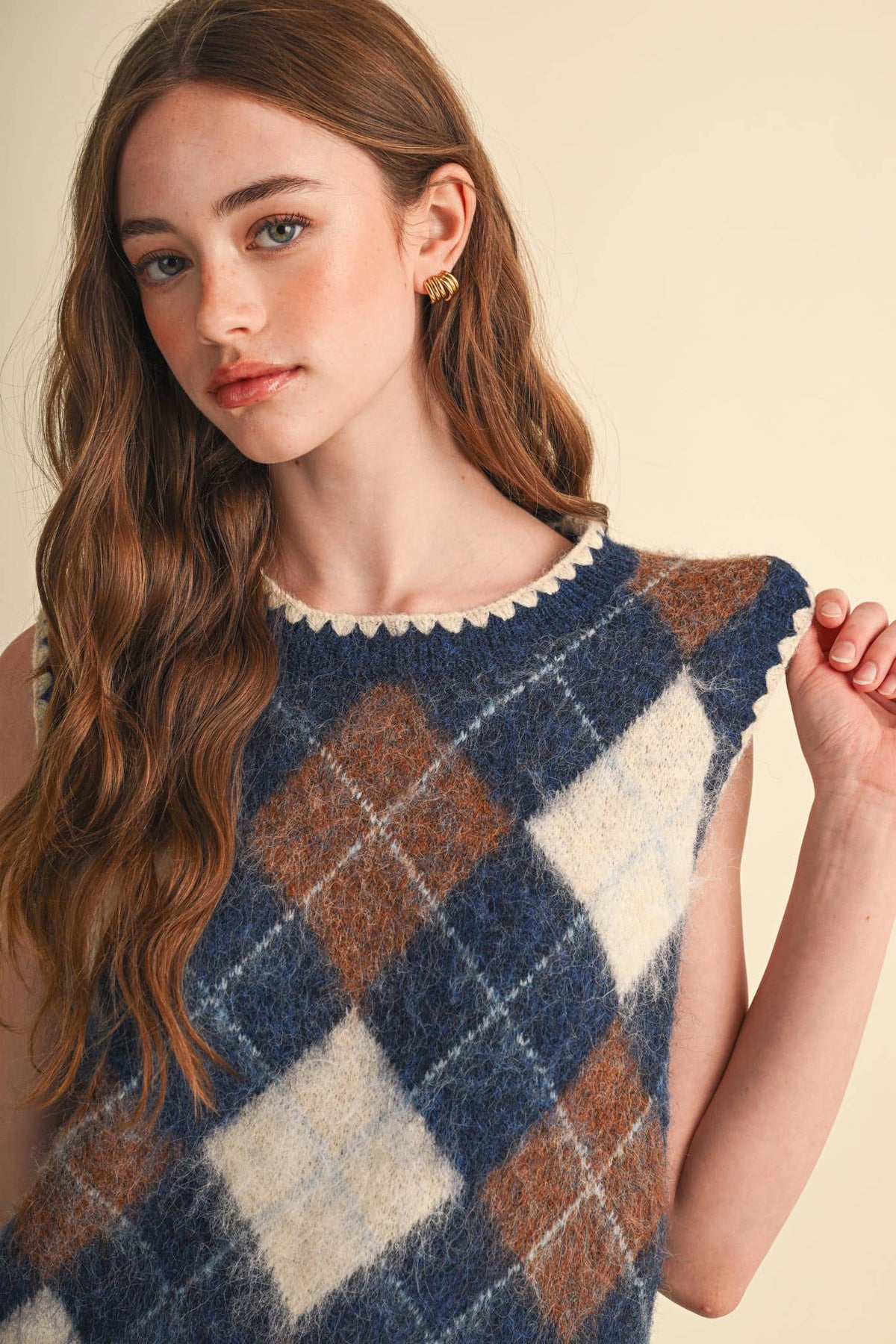 ARGYLE SWEATER VEST WITH CONTRAST TRIANGLE STITCH