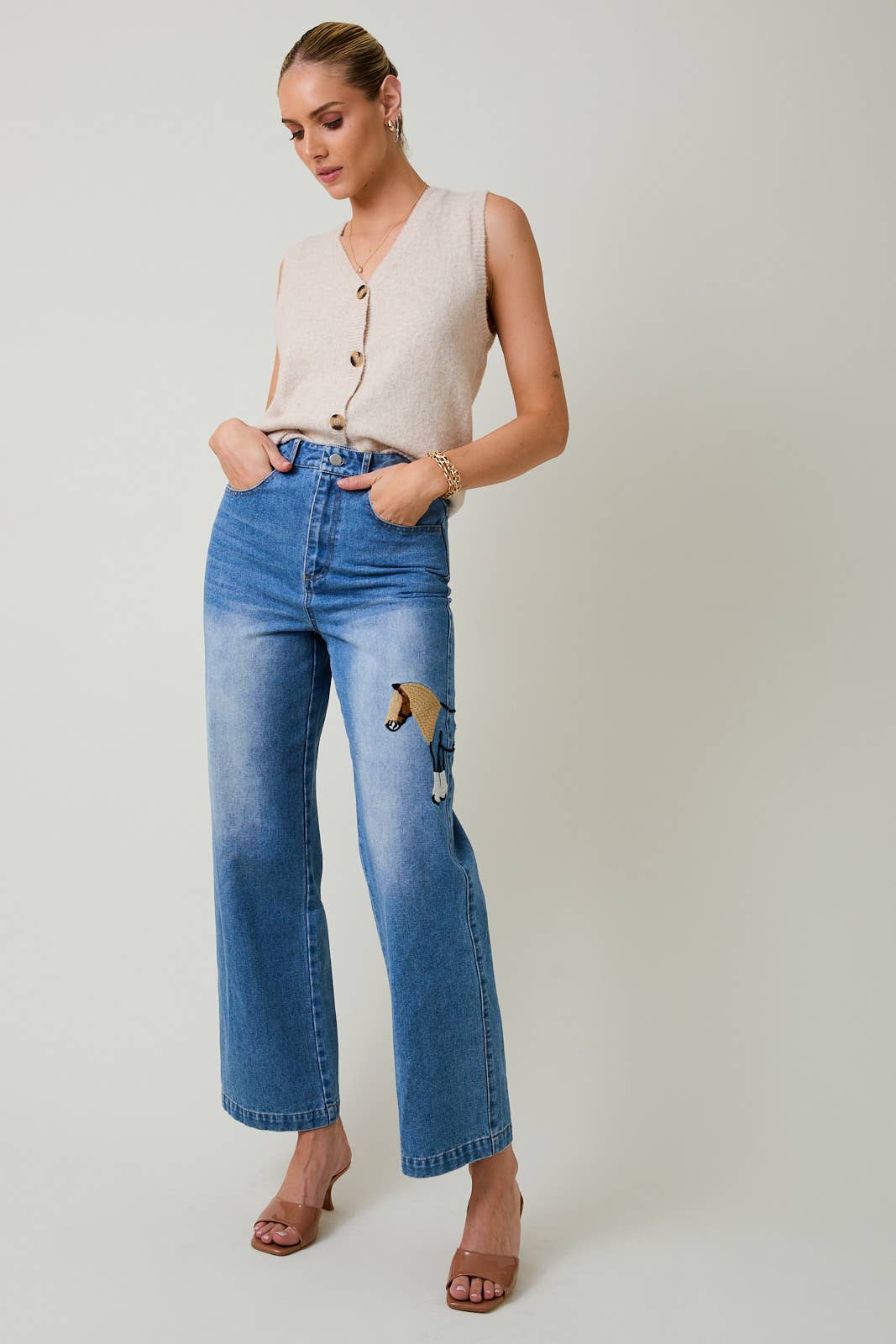 SLEEVELESS V-NECK BUTTON DOWN SWEATER TOP