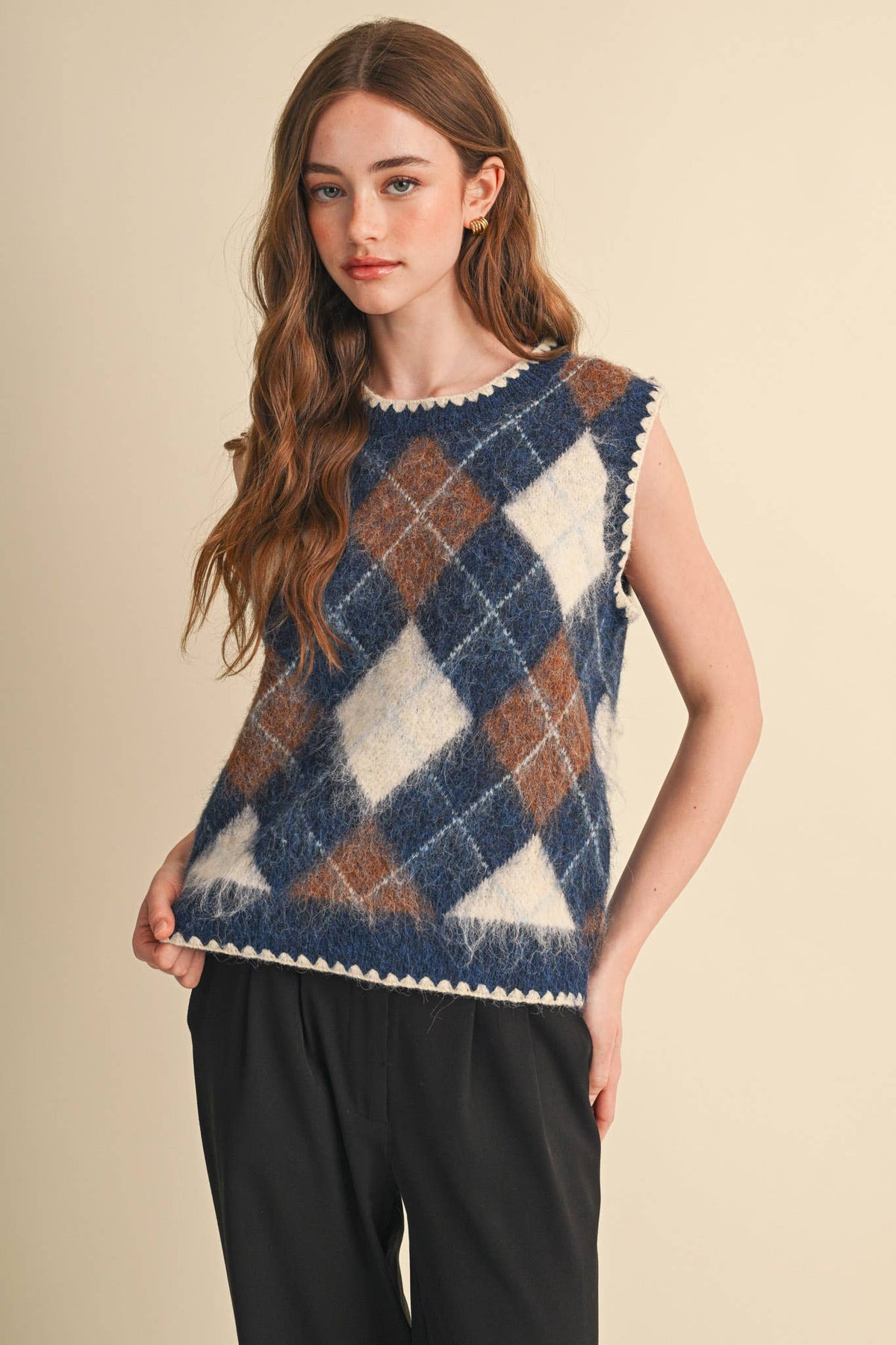 ARGYLE SWEATER VEST WITH CONTRAST TRIANGLE STITCH