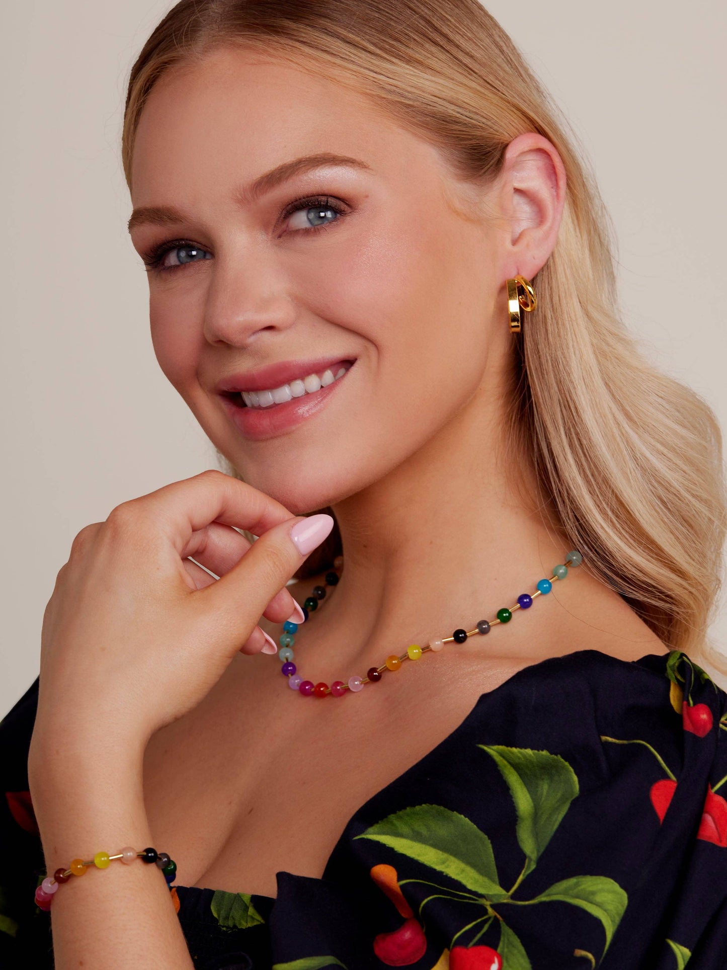 Glass Bead Magnet Short Necklace