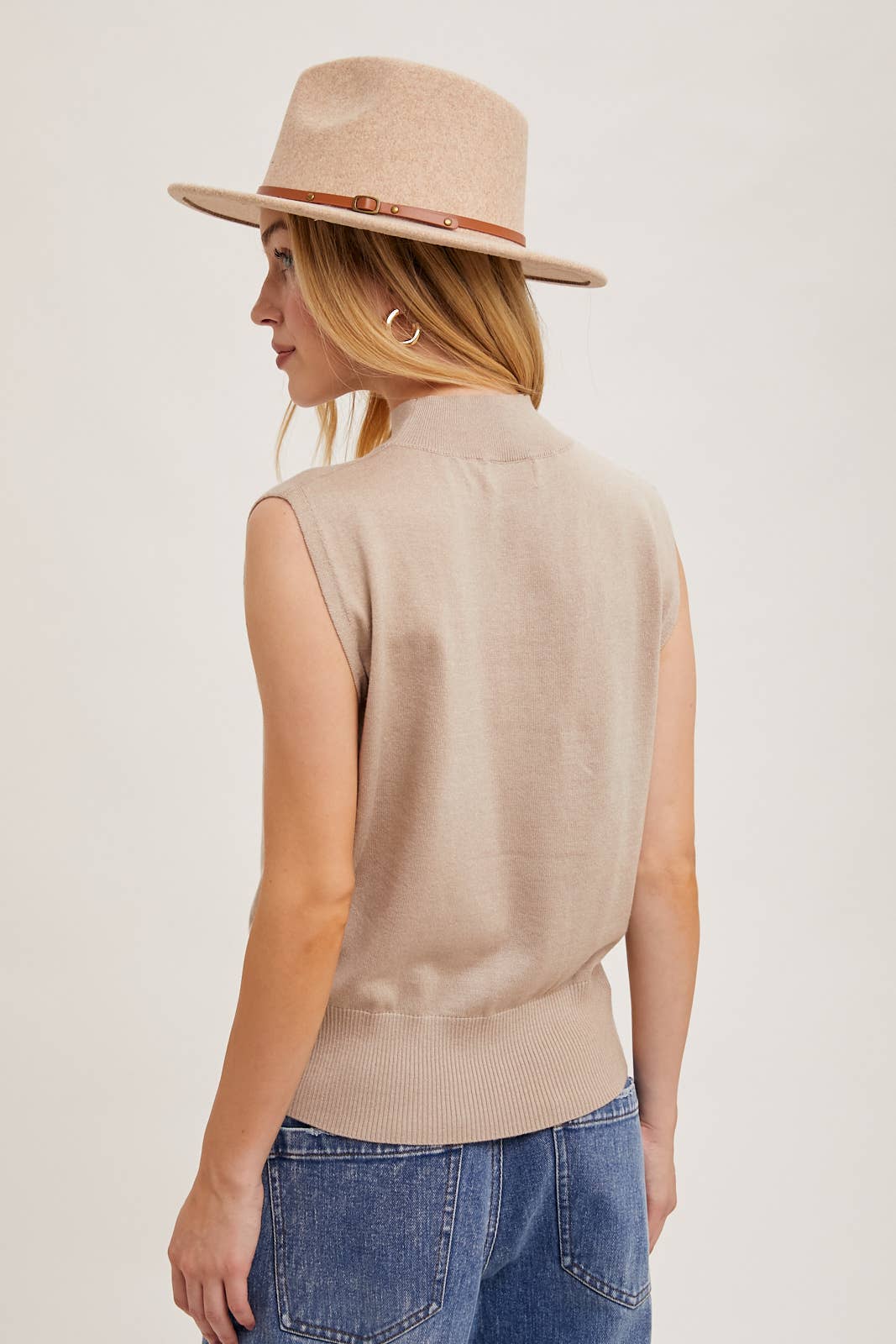 MOCK NECK KNIT SLEEVELESS TOP