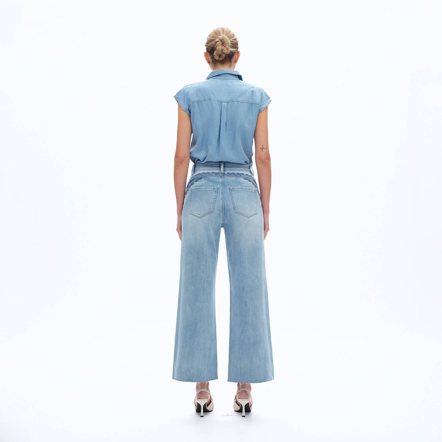 SUPER HIGH RISE WIDE LEG JEANS WITH RAW HEM