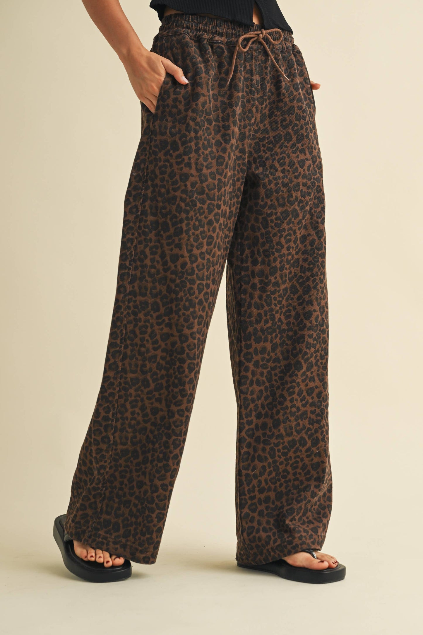 LEOPARD PRINT WIDE DENIM PANTS