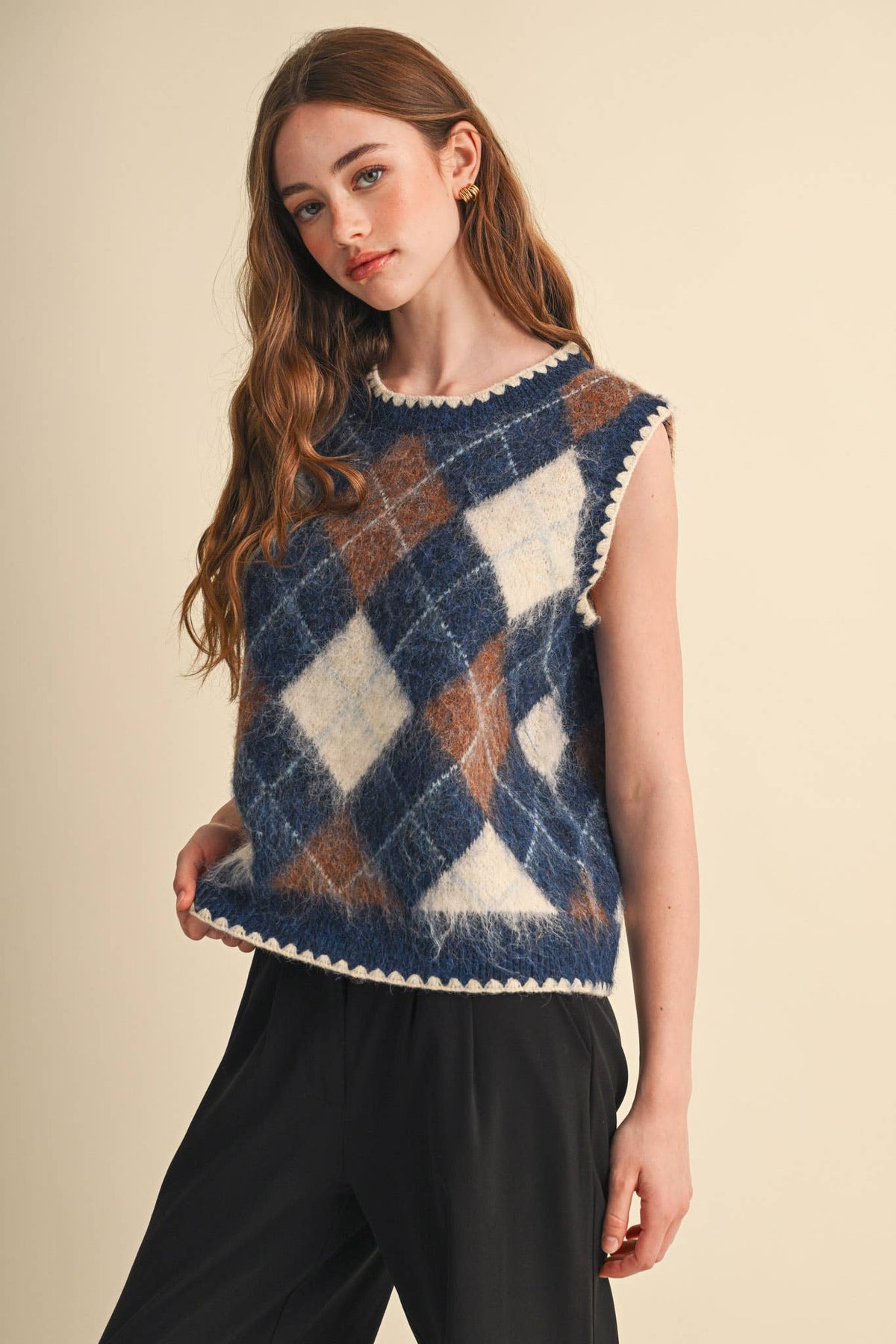 ARGYLE SWEATER VEST WITH CONTRAST TRIANGLE STITCH