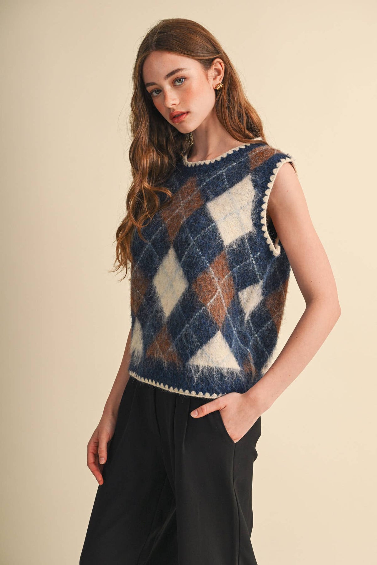 ARGYLE SWEATER VEST WITH CONTRAST TRIANGLE STITCH