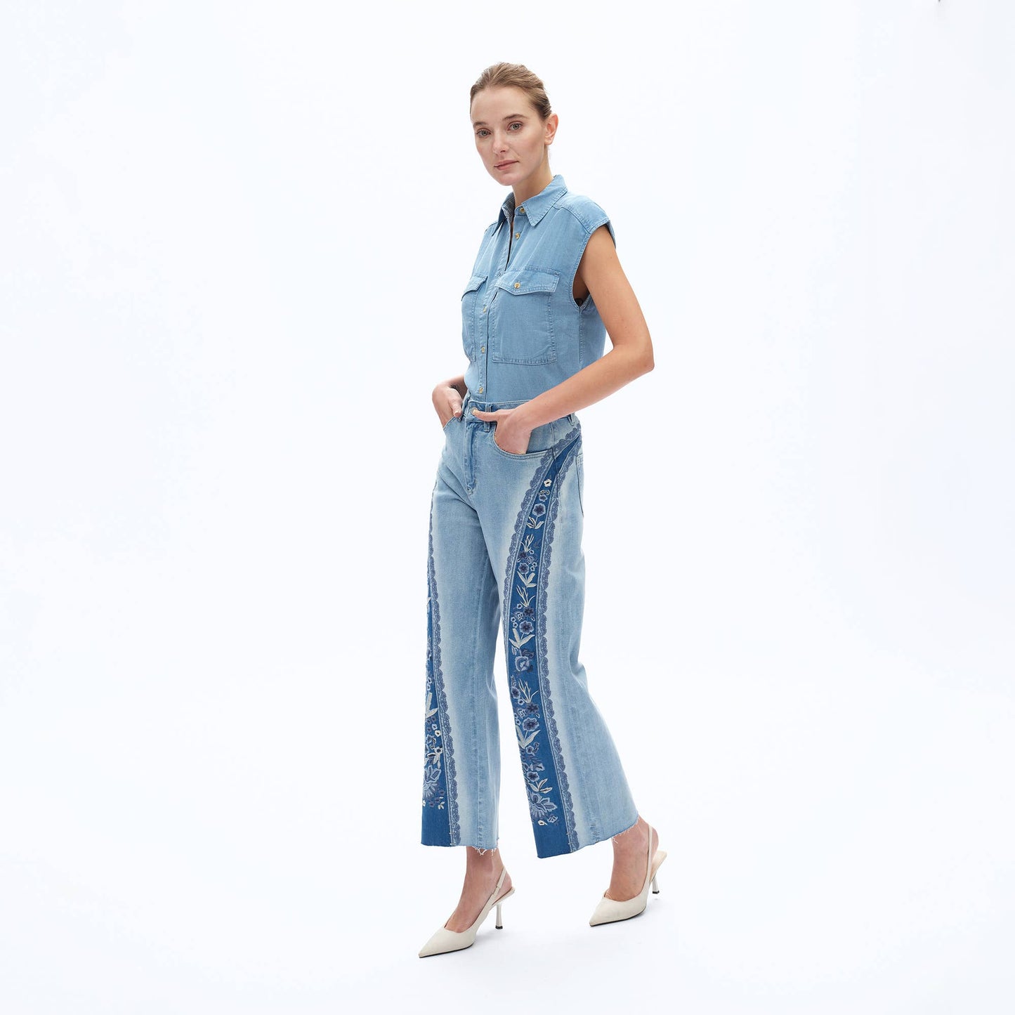 SUPER HIGH RISE WIDE LEG JEANS WITH RAW HEM