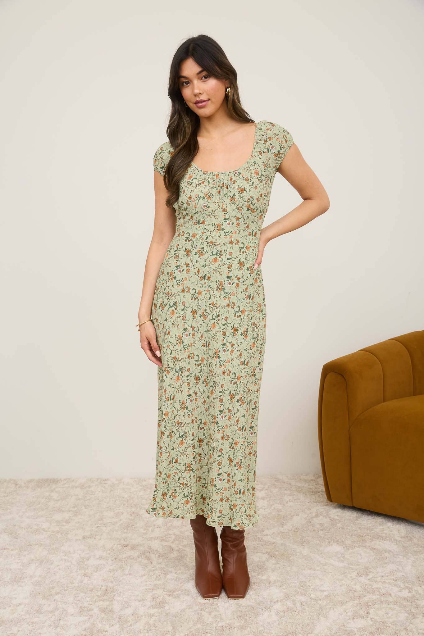 FLORAL SCOOP NECK RUCHED SHORT SLEEVE MIDI DRESS