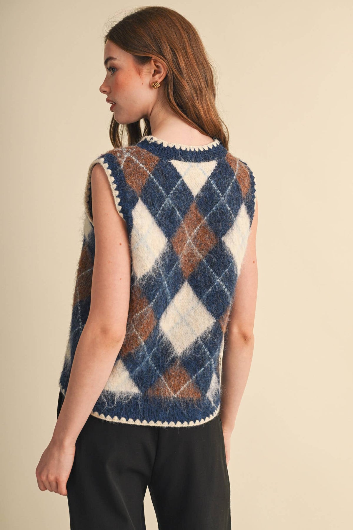 ARGYLE SWEATER VEST WITH CONTRAST TRIANGLE STITCH